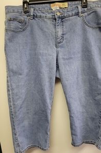 Plus size blue jean capris